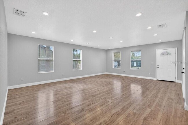 Building Photo - 722 22nd St