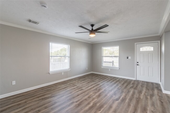 Building Photo - 725 10th St