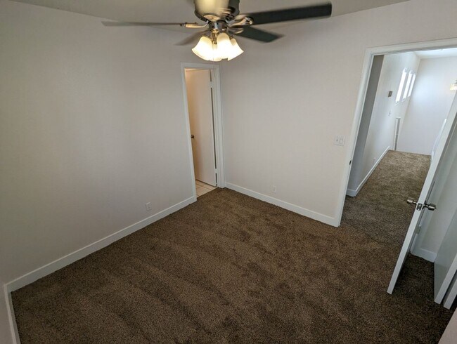 Building Photo - 7233 Pinon Crest Ct