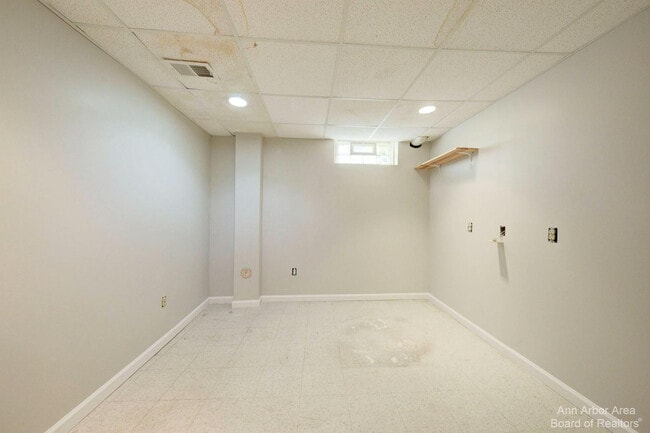 Building Photo - 3127 Dunwoodie Rd