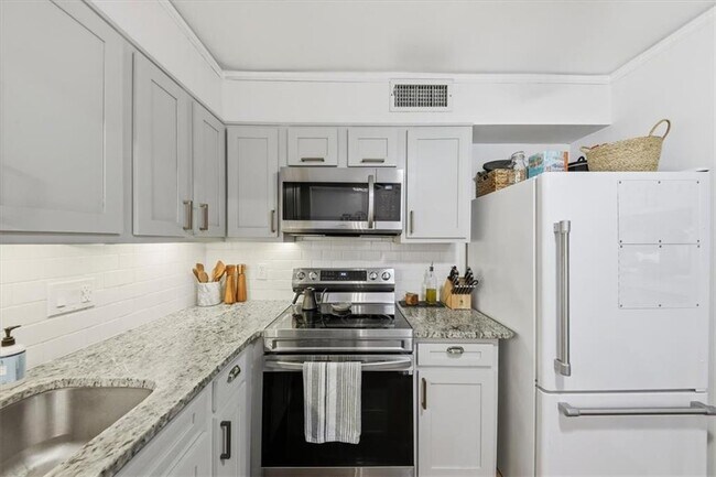 Building Photo - 133 Woodmere Square NW