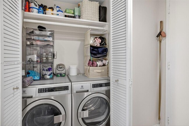 Building Photo - 3000 E Sunrise Blvd