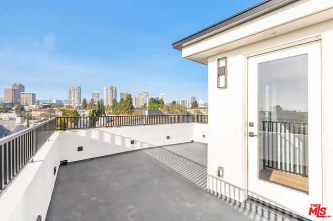 Building Photo - 1651 Selby Ave