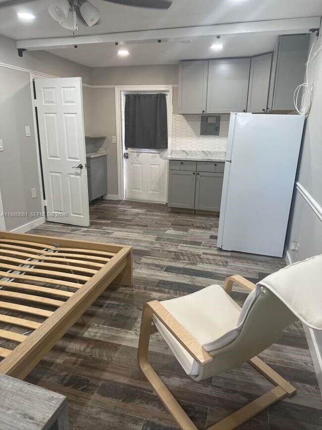 Building Photo - 6837 SW 39th Terrace