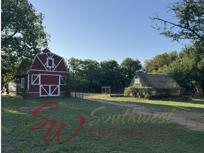 Building Photo - 2 bedroom 2 bath on a 12 acre paradise!