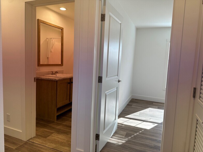 Building Photo - 3543 Warren Pl