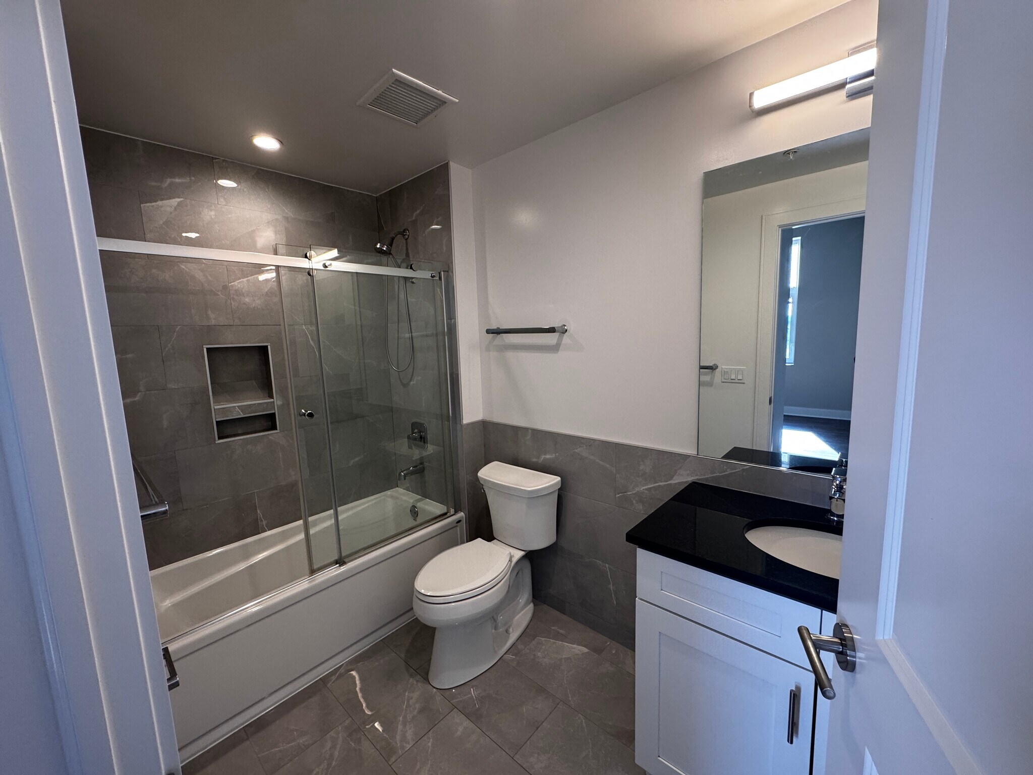 Building Photo - 3845 N Broadway St