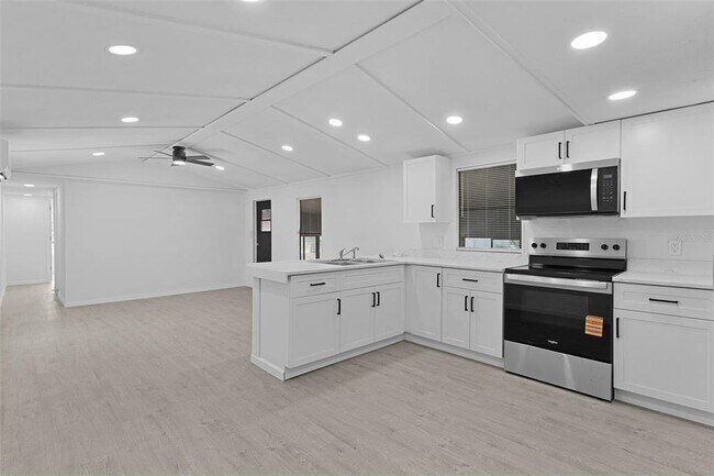 Building Photo - 33514 Luana Ct