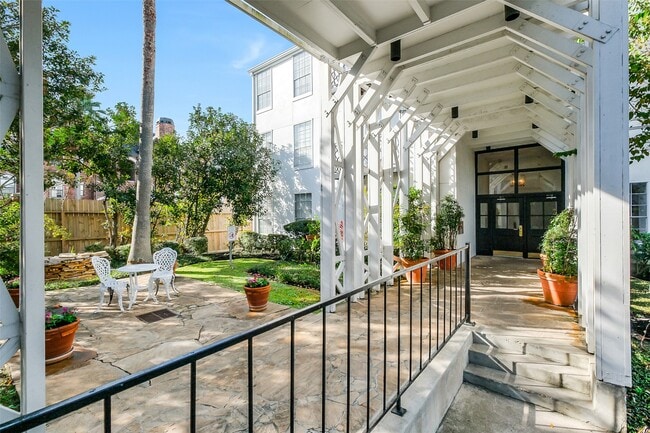 Building Photo - 2333 Bering Dr