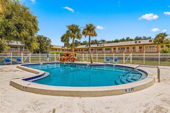 Building Photo - 650 Pinellas Point Dr S