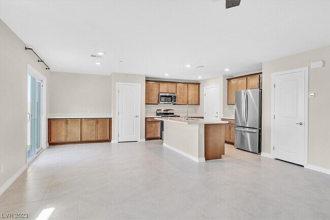 Building Photo - 372 Rosefinch St