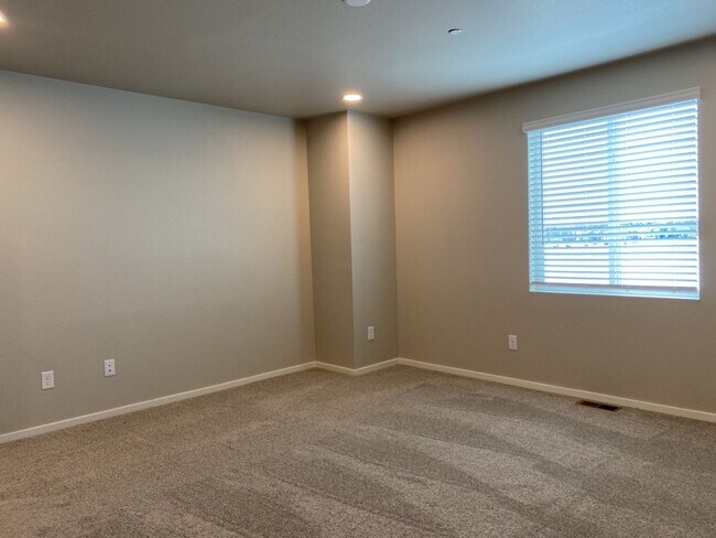Building Photo - Stunning Townhome in Northridge Trails