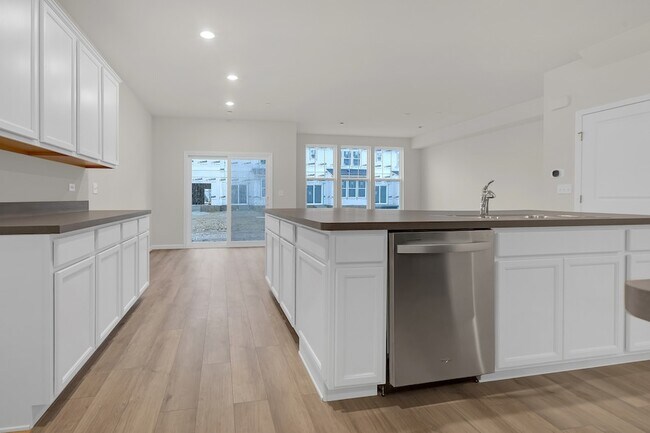 Building Photo - 5917 Hawkweed Dr