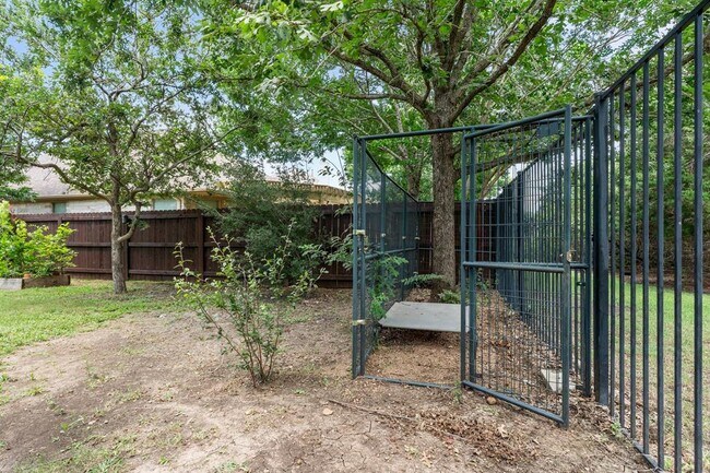Building Photo - 420 Wild Rose Dr