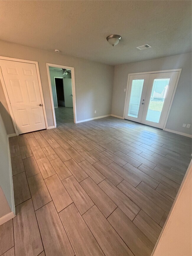 Building Photo - 3242 Dalmatian Dr