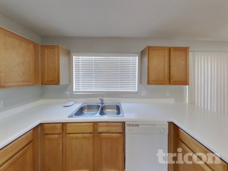 Building Photo - 8566 W Denton Ln