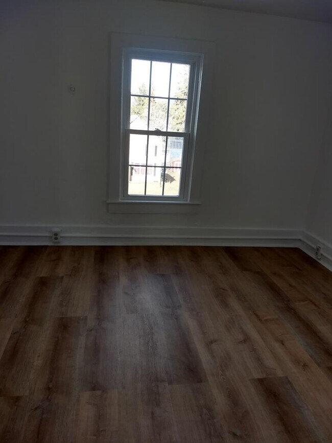 Building Photo - 118-120 W 6th St