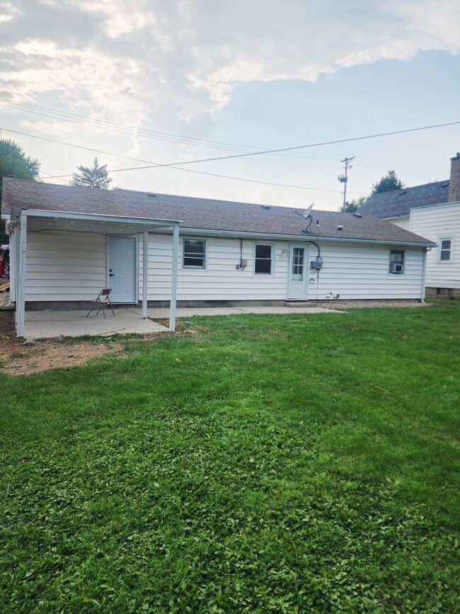 Building Photo - Fresh & Spacious 3BR/1BA – $1,395 – Move-I...
