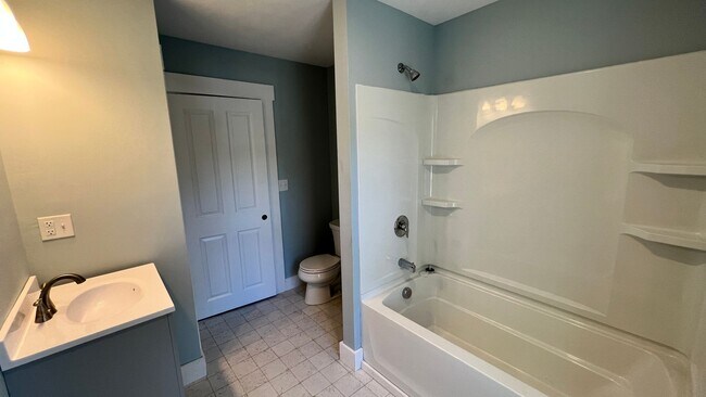 Building Photo - 24-28 Hill St