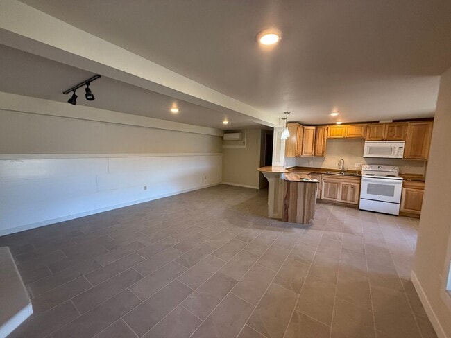 Building Photo - Welcome to your new lake front home in Oly...