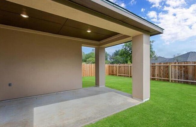 Building Photo - Beautiful Home 4BED/3BATH house for lease, located down the street from the Historic Gruene
