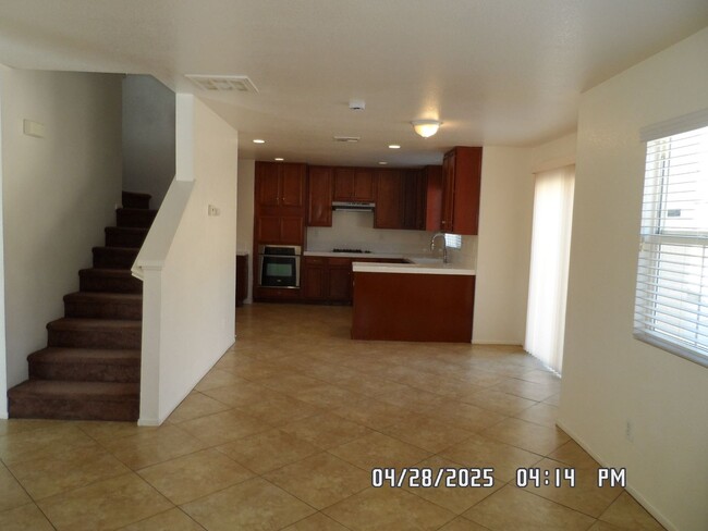 Building Photo - 3 Bedrooms, 2 1/2 Bathrooms, 2 Story, Loft...
