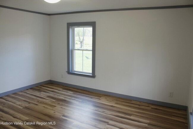 Building Photo - 21 Maple Ave