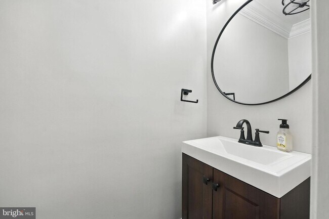 Building Photo - 11109 Ravine Dr