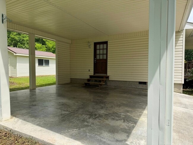 Building Photo - 3BR Rental in Quiet Fort Oglethorpe Neighborhood – Minutes from Battlefield Parkway & Chickamauga...