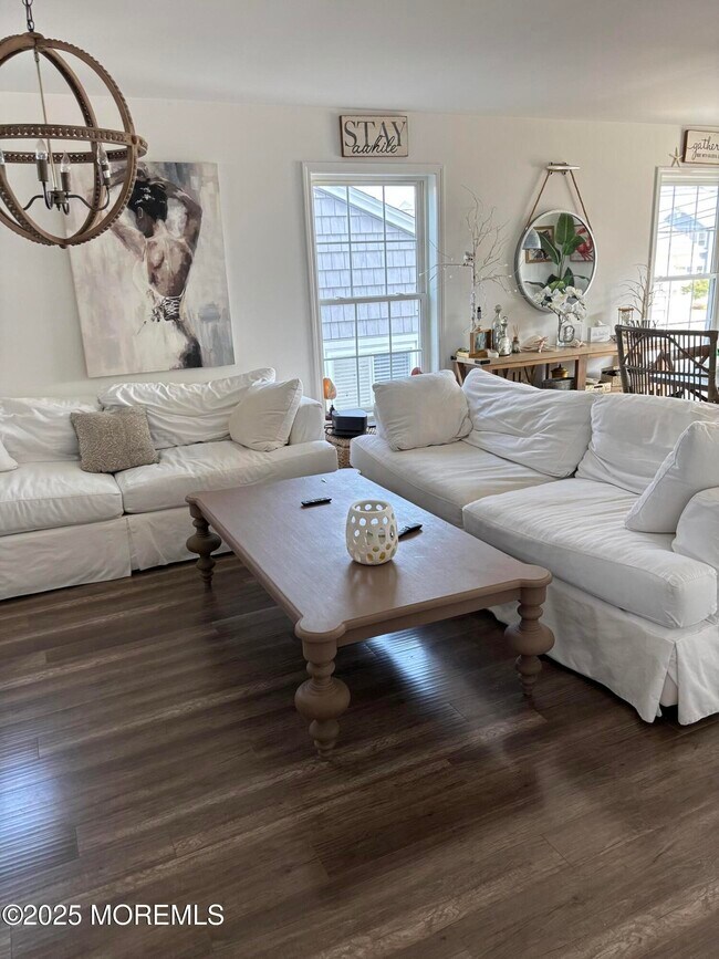 Building Photo - 304 6th Ave