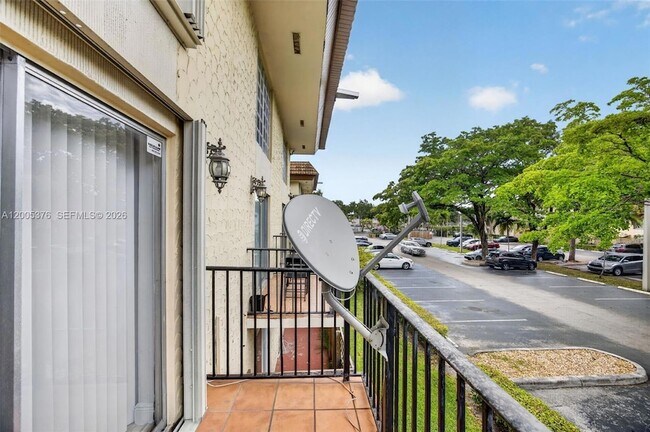 Building Photo - 8550 SW 109th Ave