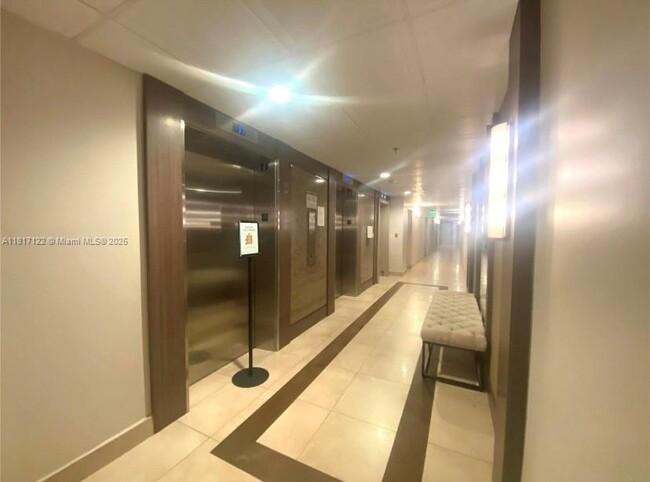 Building Photo - 3731 N Country Club Dr