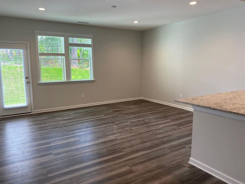 Building Photo - Room in Townhome on Fitchie Pl