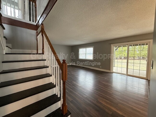 Building Photo - 1540 Beverly Cir W