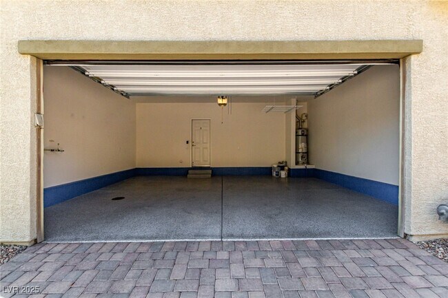 Building Photo - 6145 Scarlet Leaf St