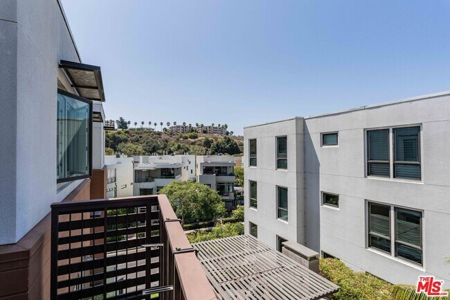 Building Photo - 6030 S Seabluff Dr