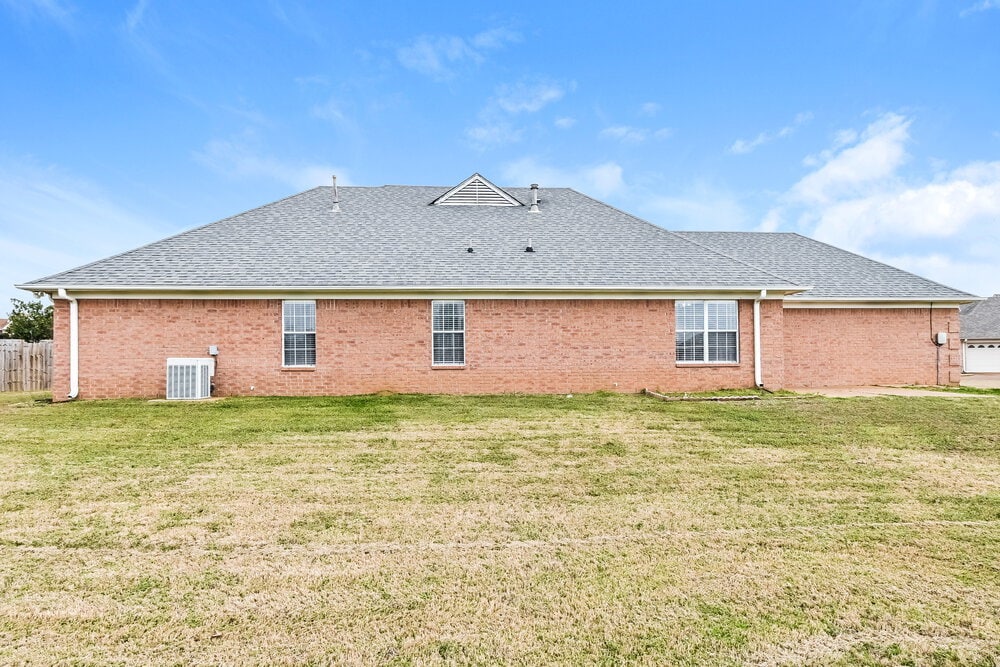 Building Photo - 4299 Rocky Top Cove