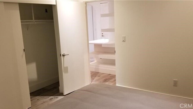 Building Photo - 8811 Burton Way
