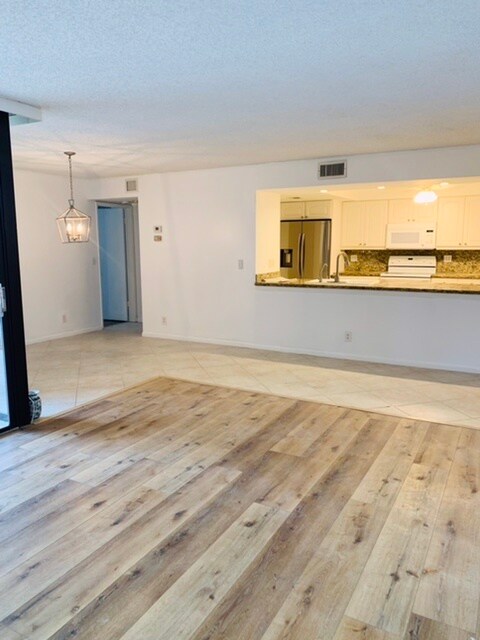 Building Photo - 950 Egret Cir