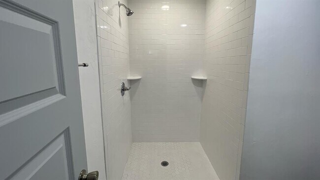 Building Photo - 12510 Maple Ridge Rd