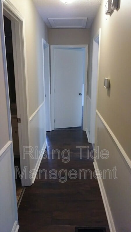 Building Photo - 3130 Sleepy Hollow Dr
