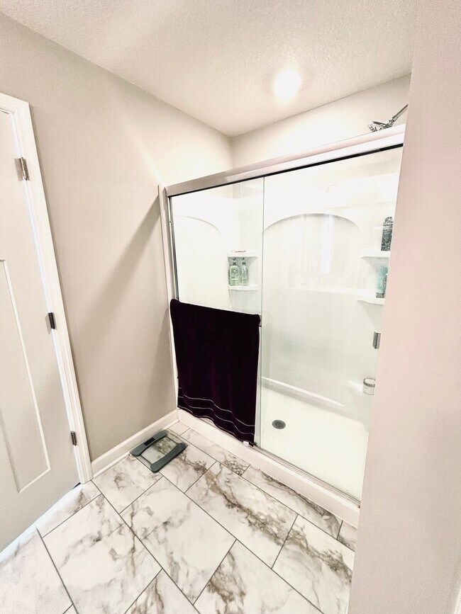 Building Photo - Beautiful and Spacious 4 Bedroom Home / New Construction!