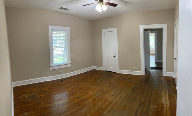 Bed 3 - 1628 4th Ave