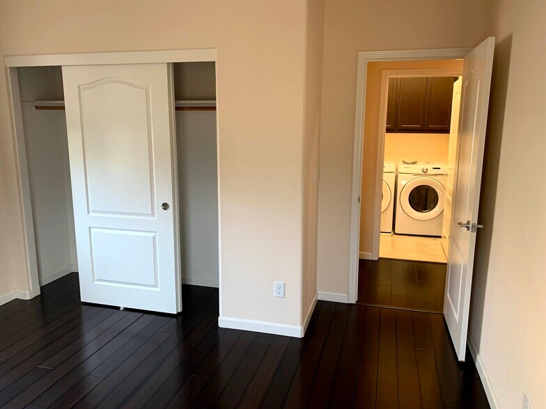 2nd Floor Guest Bed 1 - 5853 Flora Cmn