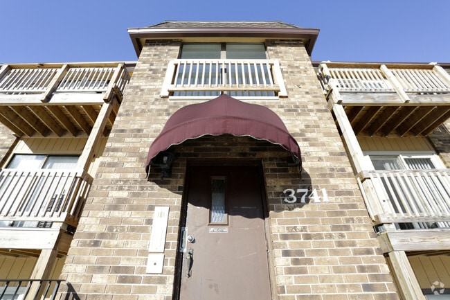 Building Photo - Timber Knoll - 3741