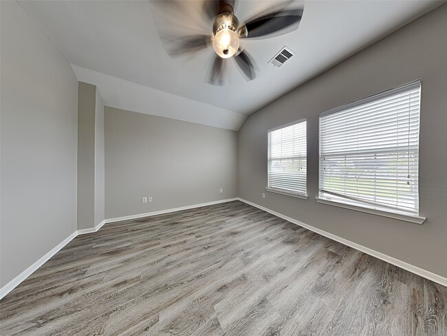Building Photo - 16326 Royal Fort Ln