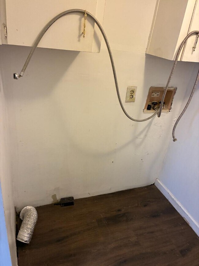 Building Photo - 2326 Sandy Ridge Dr