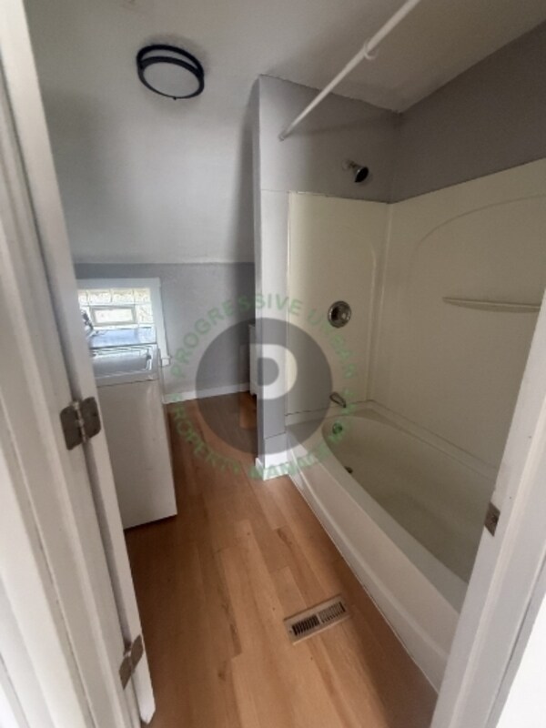 Building Photo - 4067 E 57th St