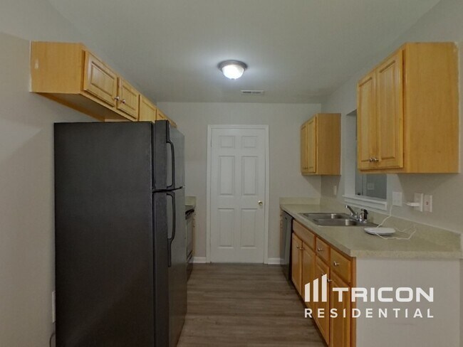 Building Photo - 1300 Crandon Dr