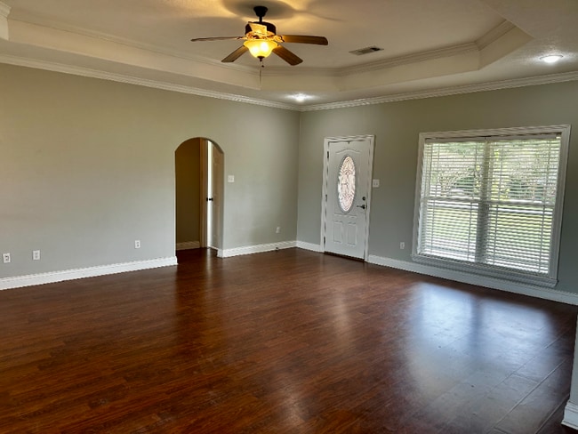 Building Photo - 346 Delia Dr